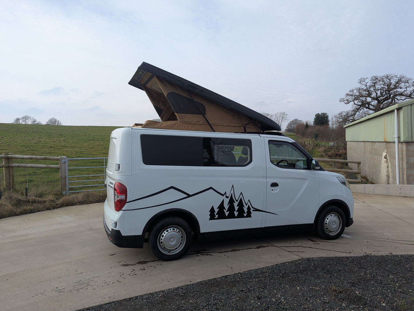 Stargaze Pop Up Rear Elevating Roof and Window fitting service for the SAIC Maxus edeliver 3 ED3 Campervan 2020>