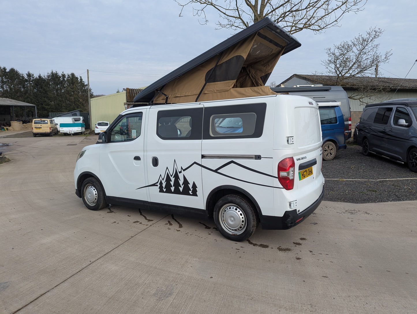 Stargaze Pop Up Rear Elevating Roof and Window fitting service for the SAIC Maxus edeliver 3 ED3 Campervan 2020>